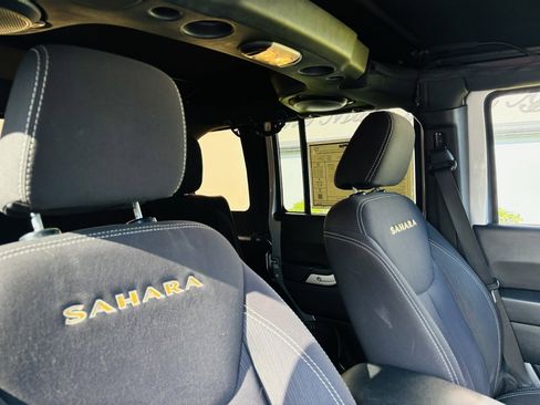 Used 2014 Jeep Wrangler Unlimited Sahara w/ Connectivity Group image 25