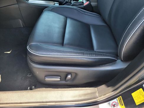 Used 2015 Toyota Corolla LE Premium FWD image 16