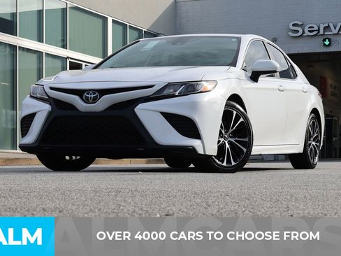 Used 2020 Toyota Camry SE image 3