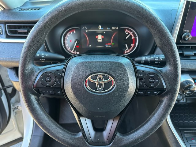 Used 2025 Toyota RAV4 XLE AWD/4WD image 12