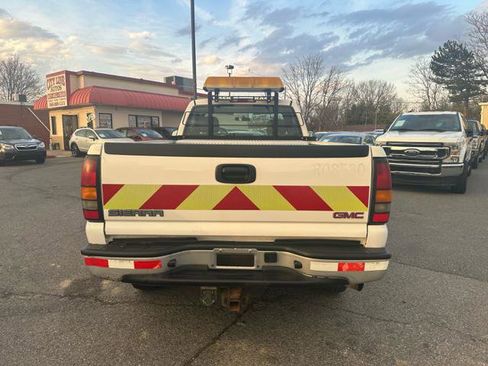 Used 2006 GMC Sierra 2500 W/T w/ Heavy-Duty Power Package RWD image 8