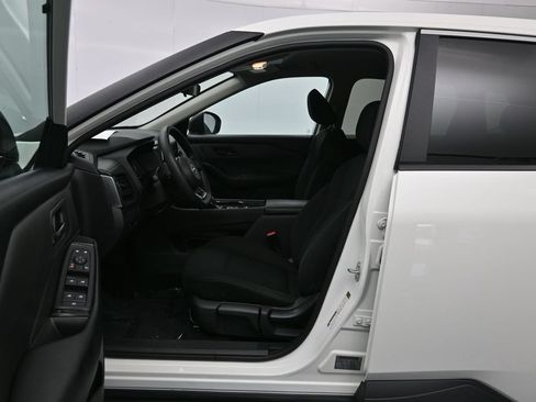Used 2024 Nissan Rogue S FWD image 20