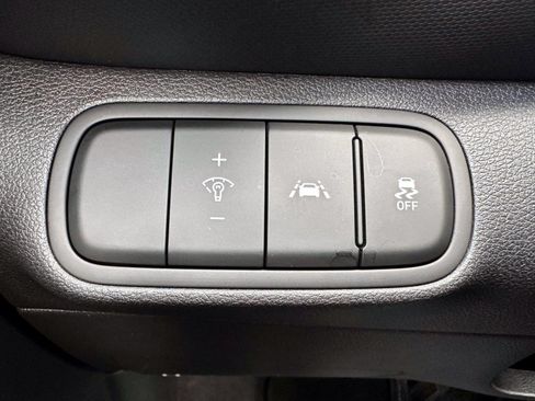 Used 2022 Hyundai Venue Limited FWD image 14