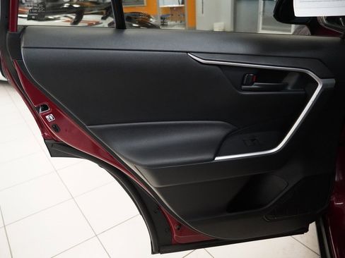 Used 2020 Toyota RAV4 LE image 23