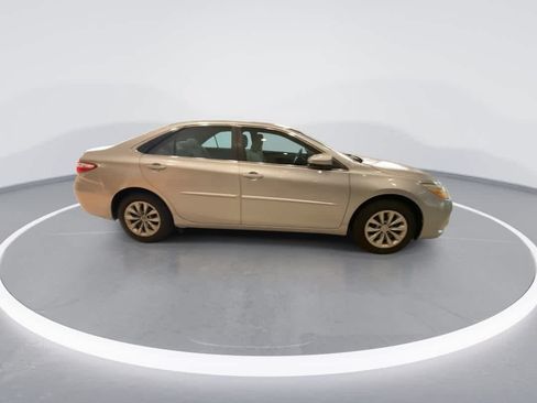 Used 2016 Toyota Camry LE FWD image 9