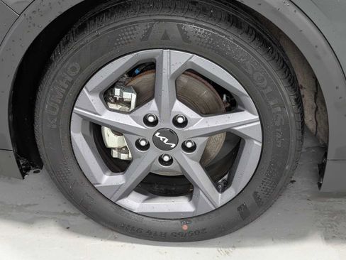 Certified 2025 Kia K4 LXS image 3