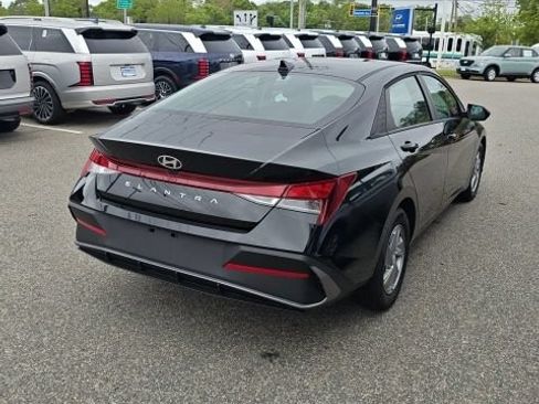 Certified 2026 Hyundai Elantra SE FWD image 10