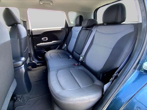 Used 2018 Kia Soul + FWD image 20