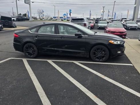 Used 2019 Ford Fusion SE w/ Equipment Group 151A image 2