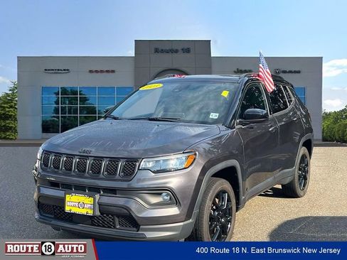 Used 2023 Jeep Compass Latitude w/ Sun and Sound Group AWD/4WD image 2