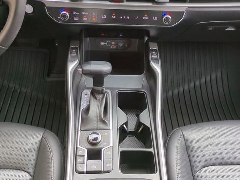 Used 2024 Kia Sorento S image 19