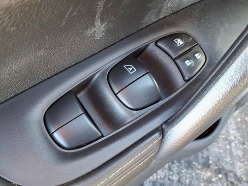 Used 2021 Nissan Rogue Sport S image 10