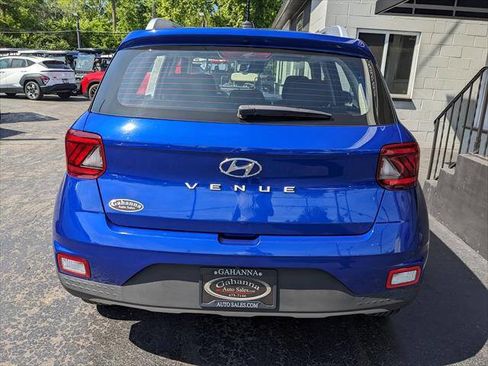 Used 2025 Hyundai Venue SEL FWD image 4