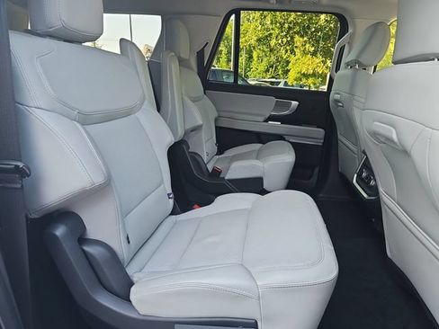 Used 2025 Ford Expedition Max Platinum w/ Driver's Package AWD/4WD image 11