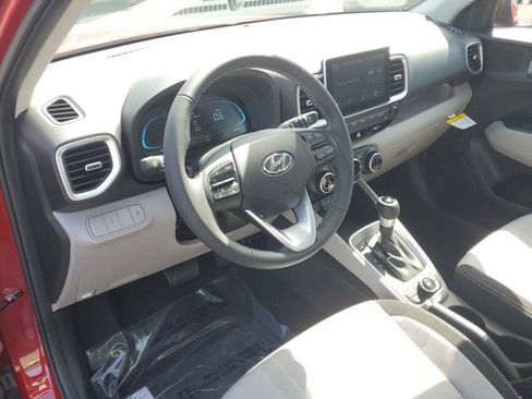 Certified 2025 Hyundai Venue SEL image 18
