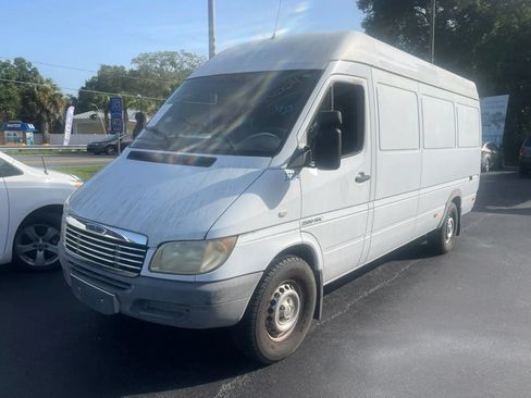 Used 2005 Freightliner Sprinter 2500 RWD image 5