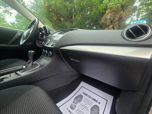 Used 2013 MAZDA MAZDA3 i Touring FWD image 25
