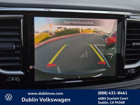 Used 2024 Chrysler Pacifica Select image 17