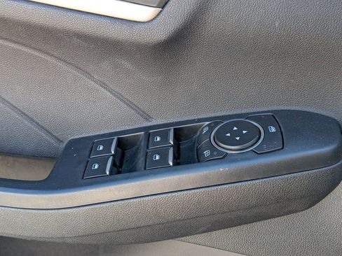 Used 2022 Ford Escape SE image 18