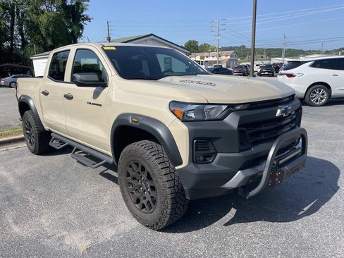 Used 2023 Chevrolet Colorado Trail Boss w/ Advanced Trailering Package AWD/4WD image 4