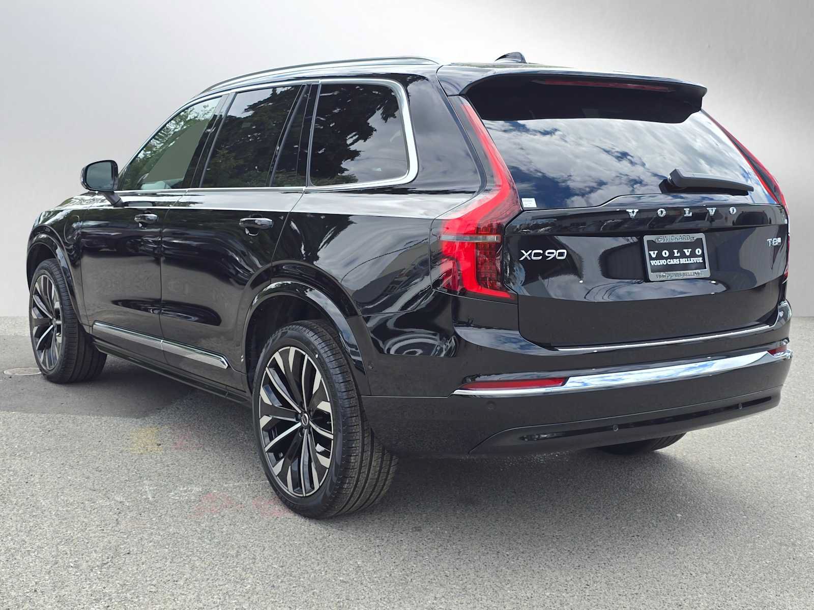New 2026 Volvo XC90 T8 Plus w/ Protection Package AWD/4WD image 5