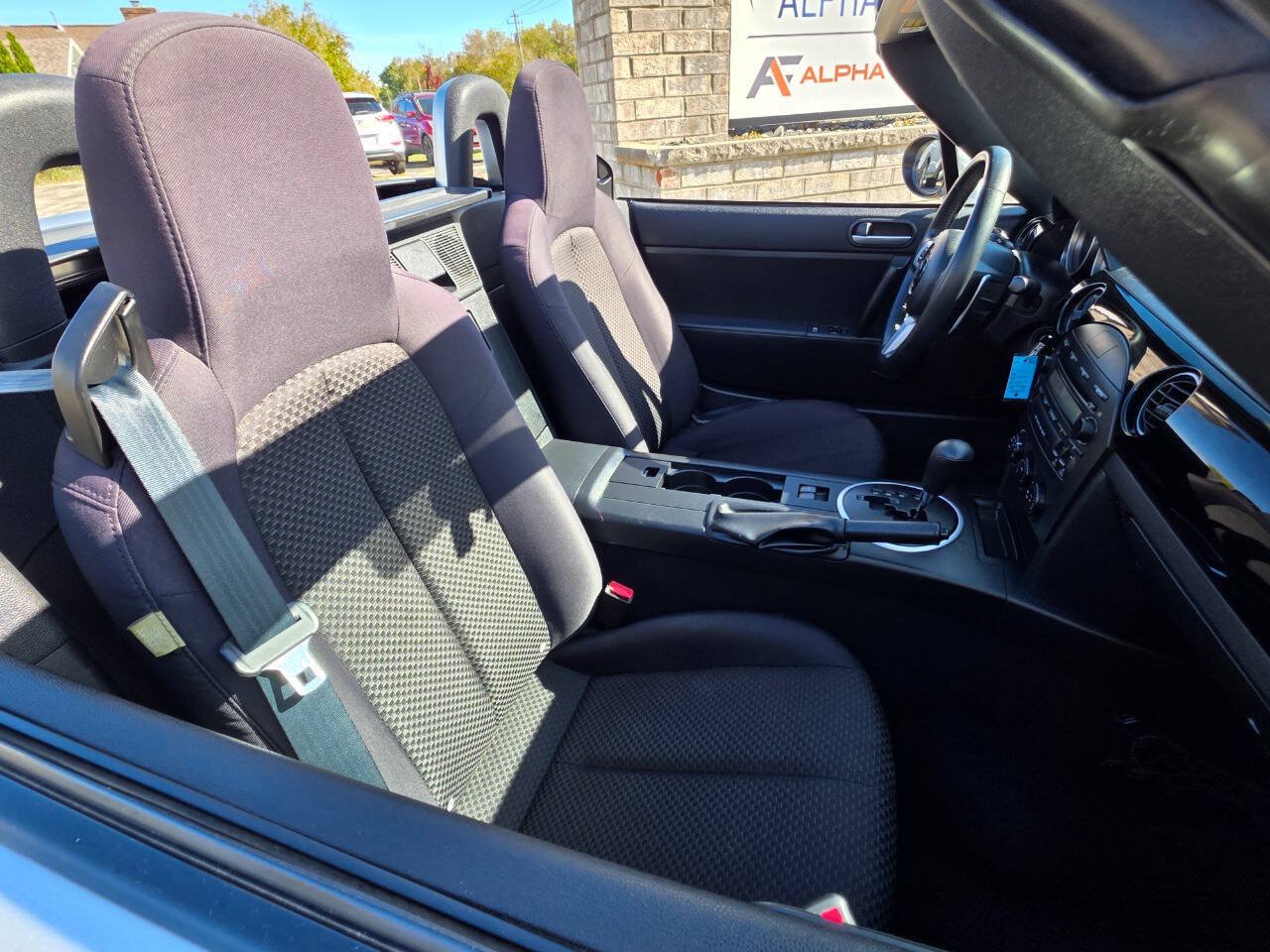 Used 2006 MAZDA MX-5 Miata Touring w/ Appearance Pkg RWD image 16