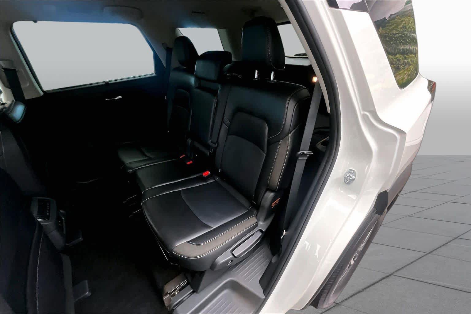 Used 2024 Nissan Pathfinder SL FWD image 20