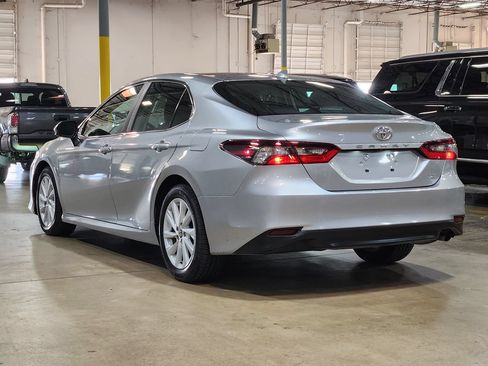 Used 2022 Toyota Camry LE FWD image 11