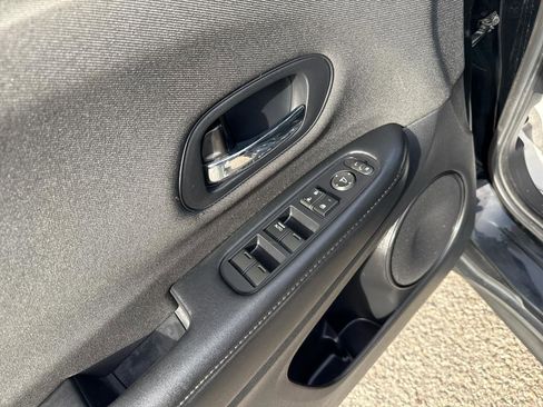 Used 2020 Honda HR-V LX image 12