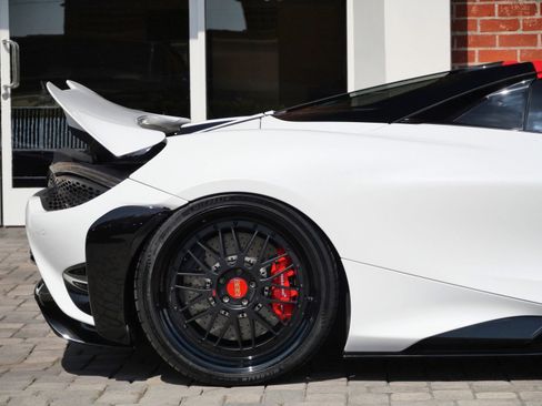 Used 2022 McLaren 765LT RWD image 17