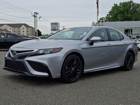 Used 2024 Toyota Camry SE FWD image 3