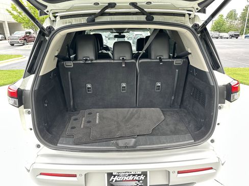 Used 2022 Nissan Pathfinder SL w/ SL Premium Package AWD/4WD image 34