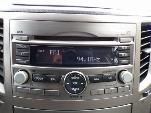 Used 2011 Subaru Outback 3.6R Premium image 23