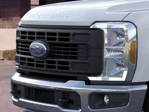 New 2026 Ford F250 XL w/ XL Chrome Package RWD image 17