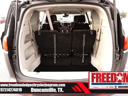 Used 2023 Chrysler Voyager LX image 44