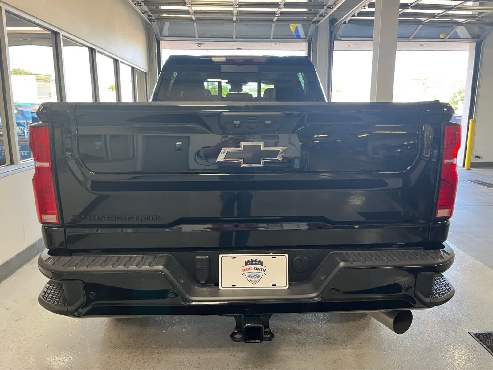Used 2024 Chevrolet Silverado 2500 LTZ w/ LTZ Plus Package AWD/4WD image 5