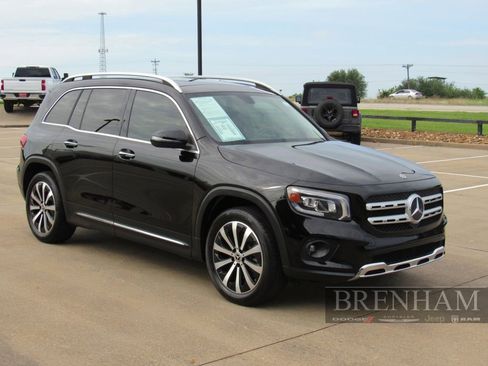 Used 2022 Mercedes-Benz GLB 250 w/ Premium Package image 8