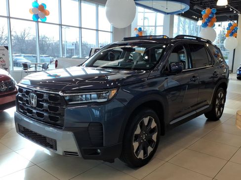 New 2026 Honda Pilot Touring image 3