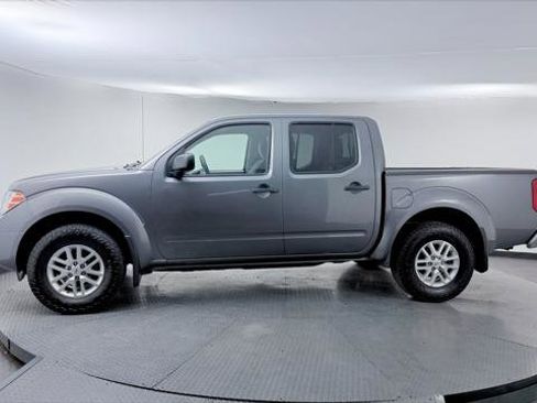 Used 2018 Nissan Frontier SV AWD/4WD image 3