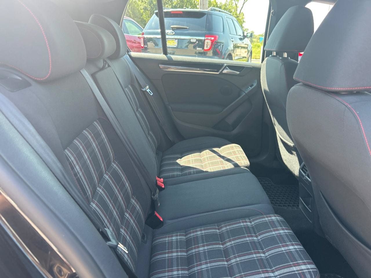 Used 2011 Volkswagen Golf 4-Door FWD image 21