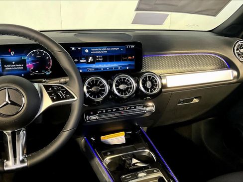 New 2026 Mercedes-Benz GLB 250 4MATIC image 8