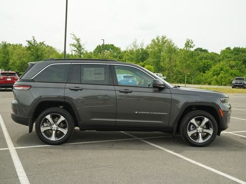 New 2026 Jeep Grand Cherokee Limited w/ Luxury Tech Group II AWD/4WD image 8
