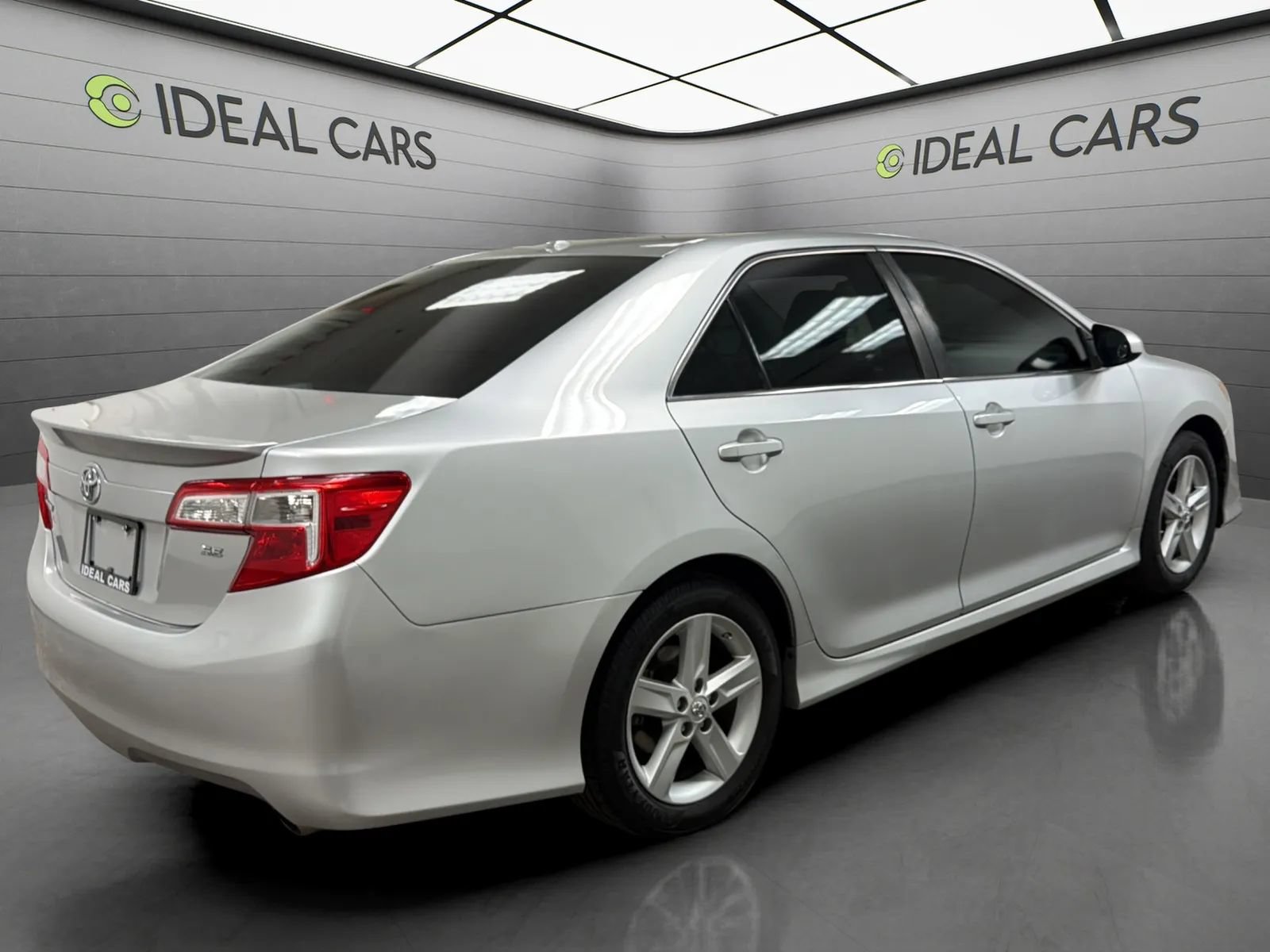 Used 2013 Toyota Camry SE FWD image 5