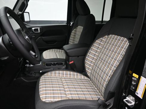 New 2026 Jeep Gladiator Sport AWD/4WD image 19