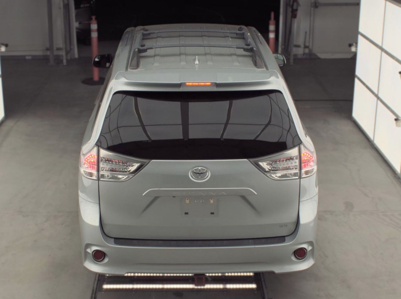 Used 2019 Toyota Sienna SE FWD image 5