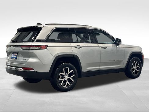 Used 2024 Jeep Grand Cherokee Limited AWD/4WD image 12
