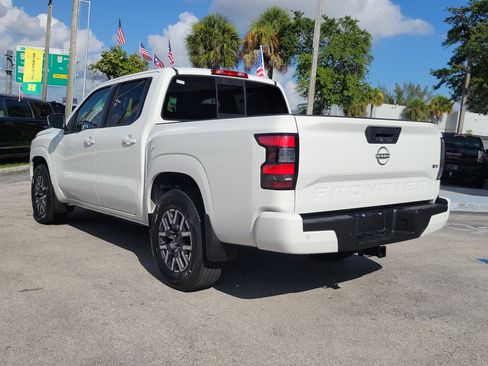 Used 2022 Nissan Frontier SV image 7