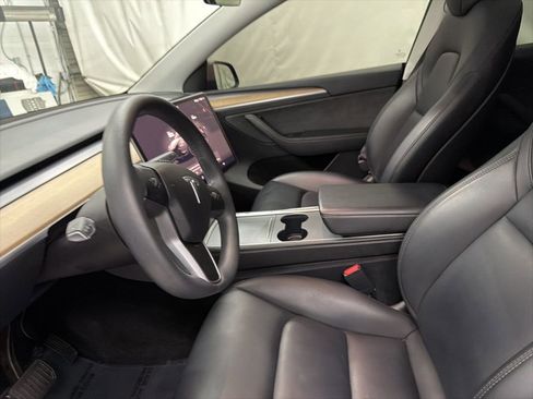 Used 2023 Tesla Model Y 2WD image 14