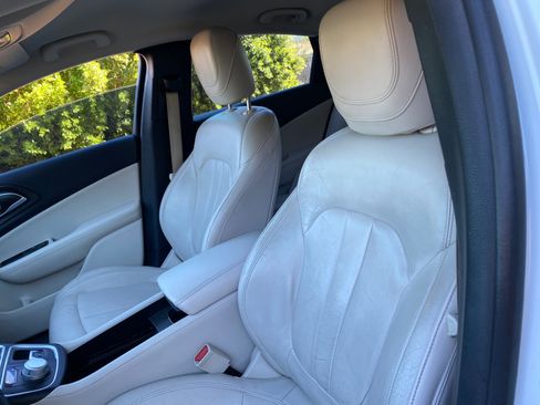 Used 2017 Chrysler 200 Limited Platinum image 23