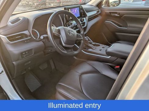 Used 2023 Toyota Highlander XLE image 13